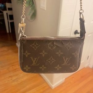 Authentic Louis Vuitton Monogram Chain Pochette